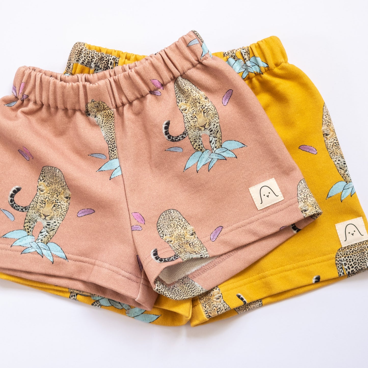 Rosa Leoparden-Shorts