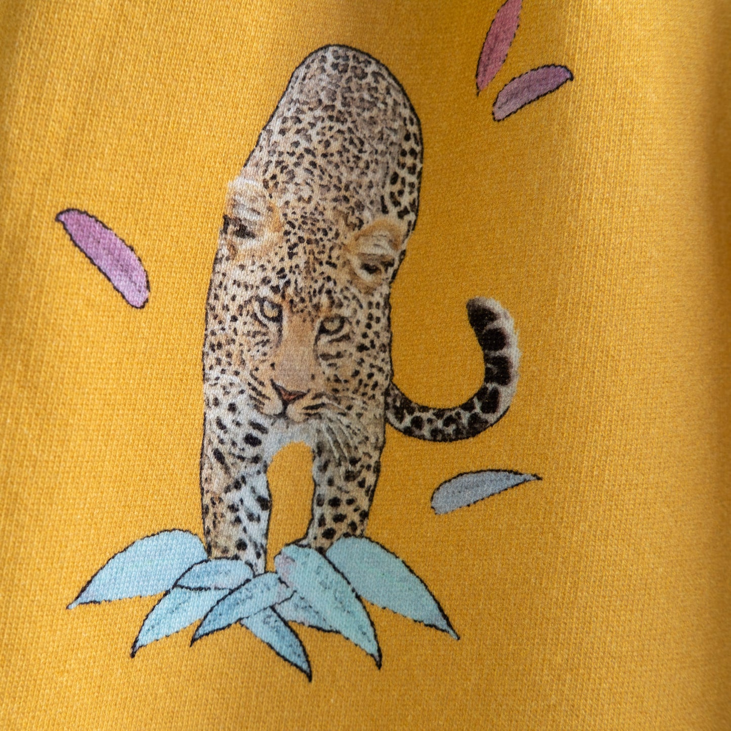 Gelbe Jogginghose mit Leopardenmuster